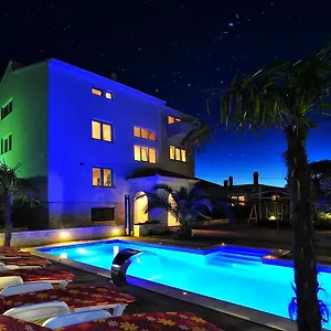 bracic-apartment.hotelinzadar.com/