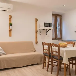  Apartment Vale